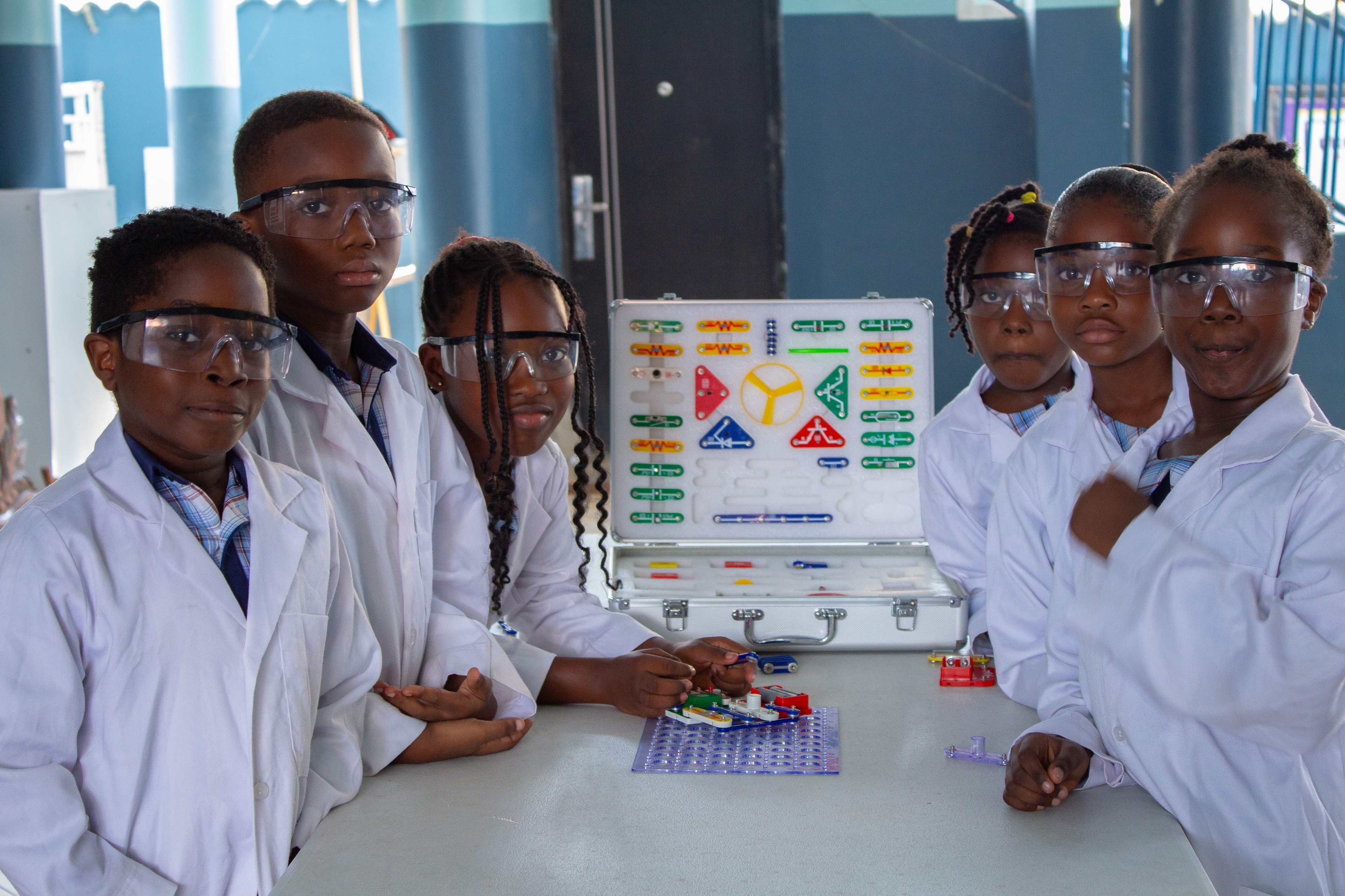 Students at science fair STEM activity
